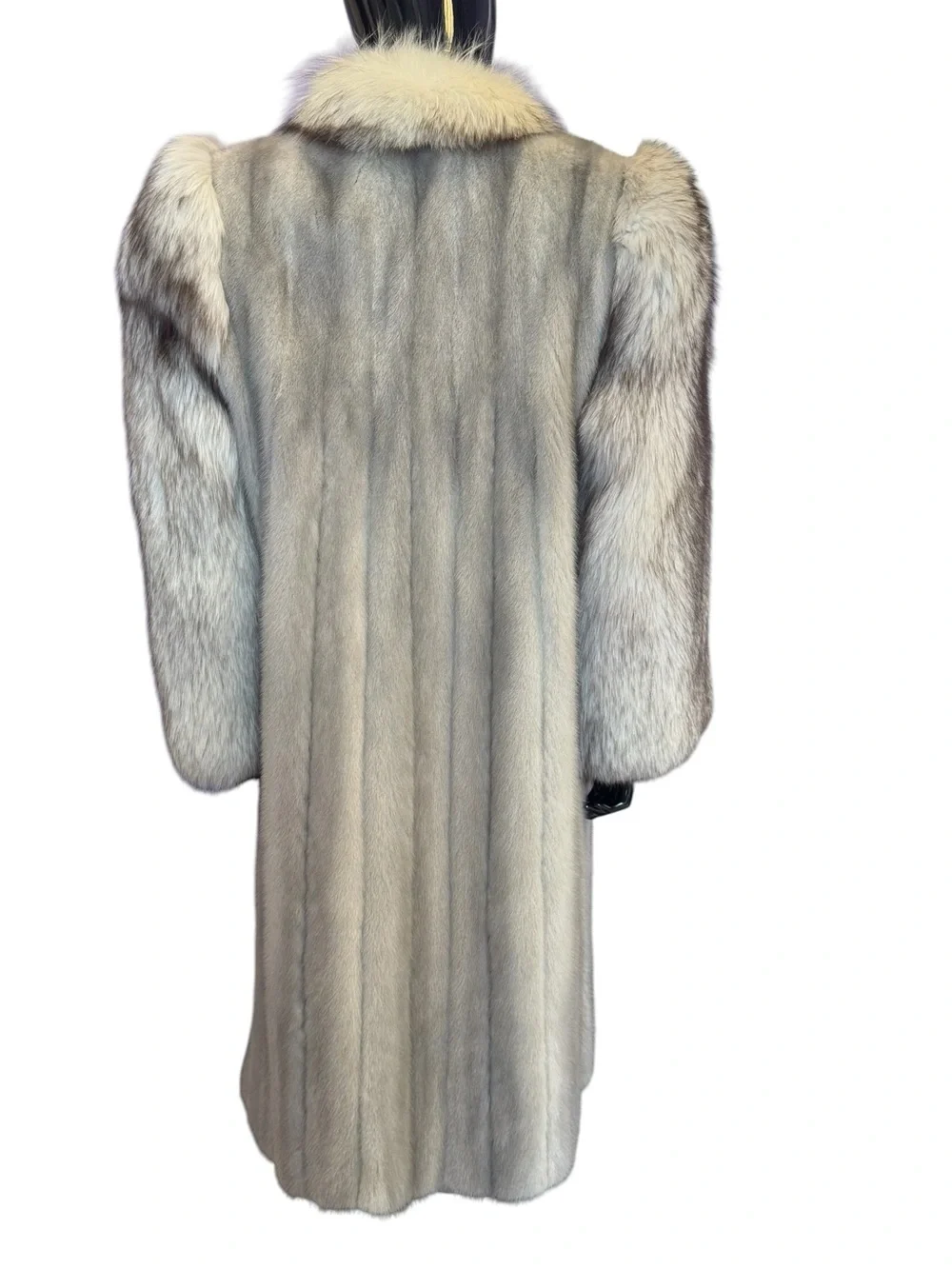 Luxury Women's Long silver sapphire blue fox Fur Coat - Light Gray - Picture 10 of 17